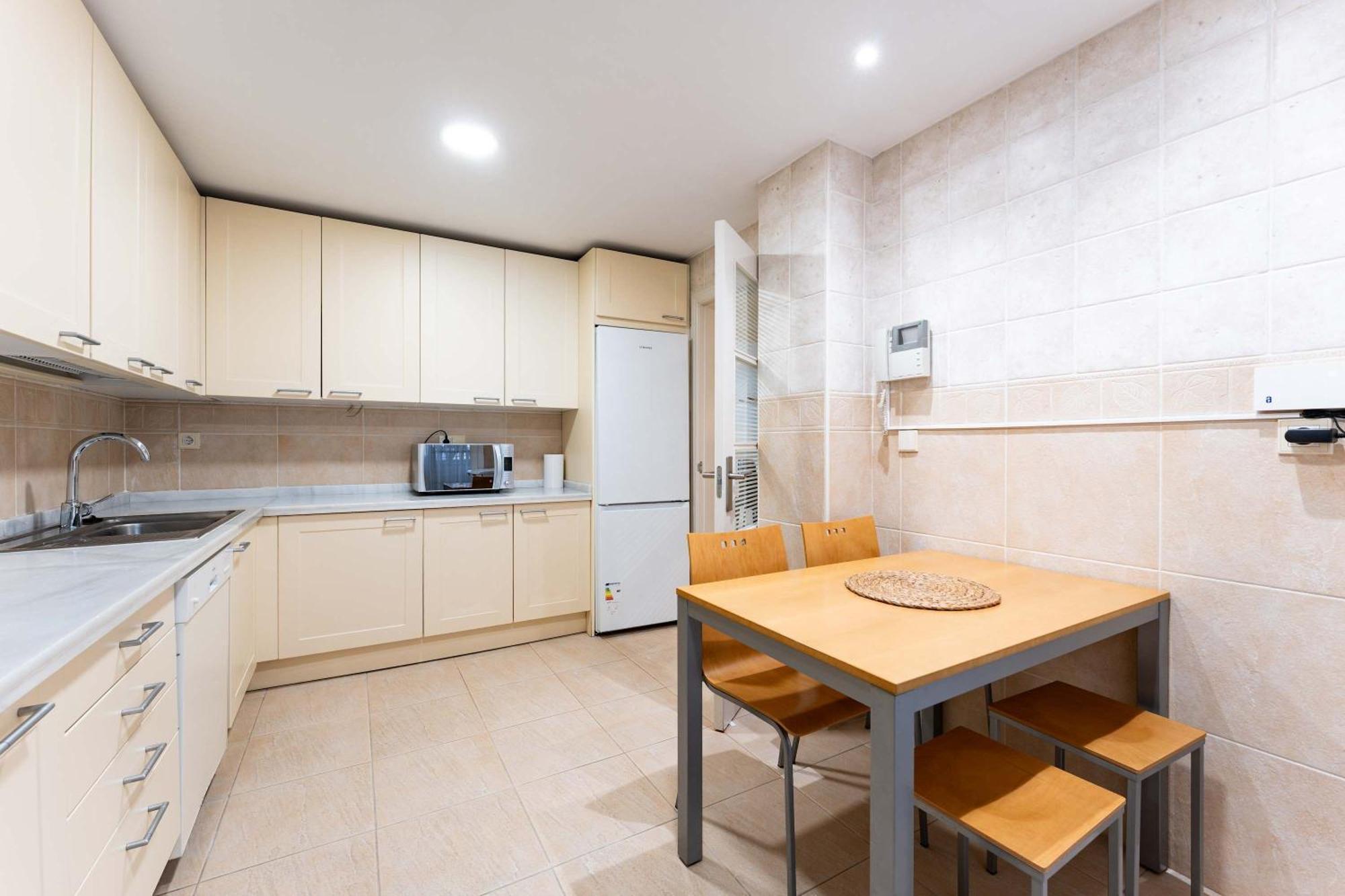 Canas In The Golden Mile With Private Parking, Perfect Location! *