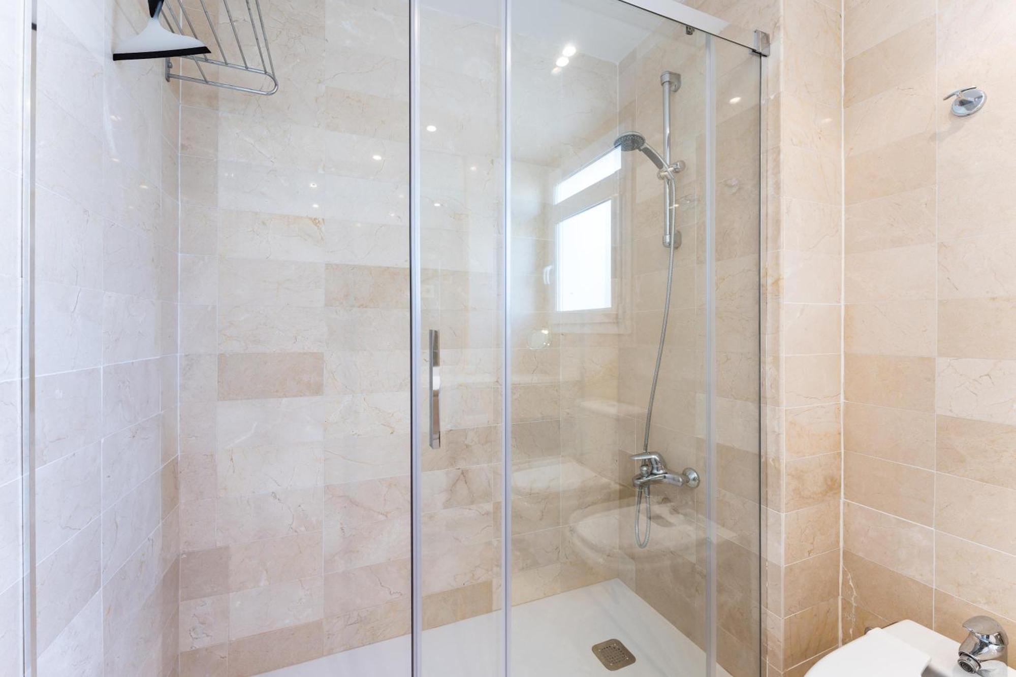Canas In The Golden Mile With Private Parking, Perfect Location!