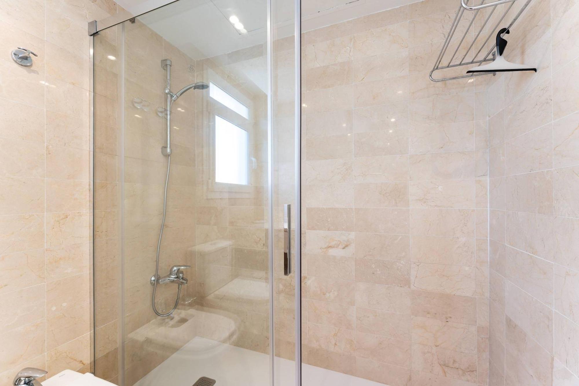 Canas In The Golden Mile With Private Parking, Perfect Location! Appartement *
