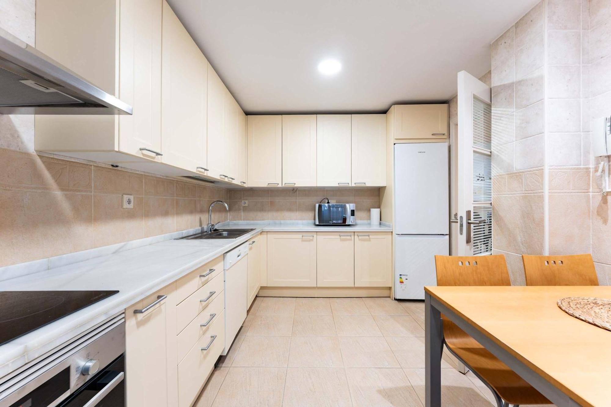 Canas In The Golden Mile With Private Parking, Perfect Location!