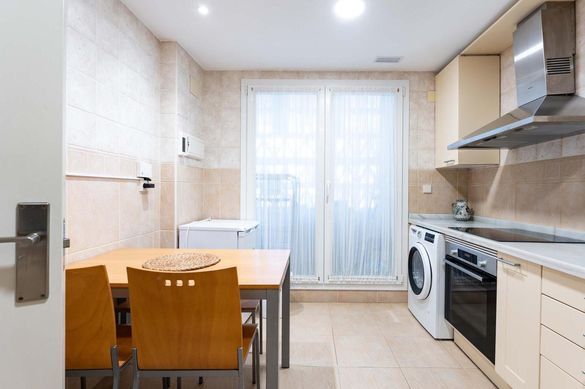 Appartement Canas In The Golden Mile With Private Parking, Perfect Location!