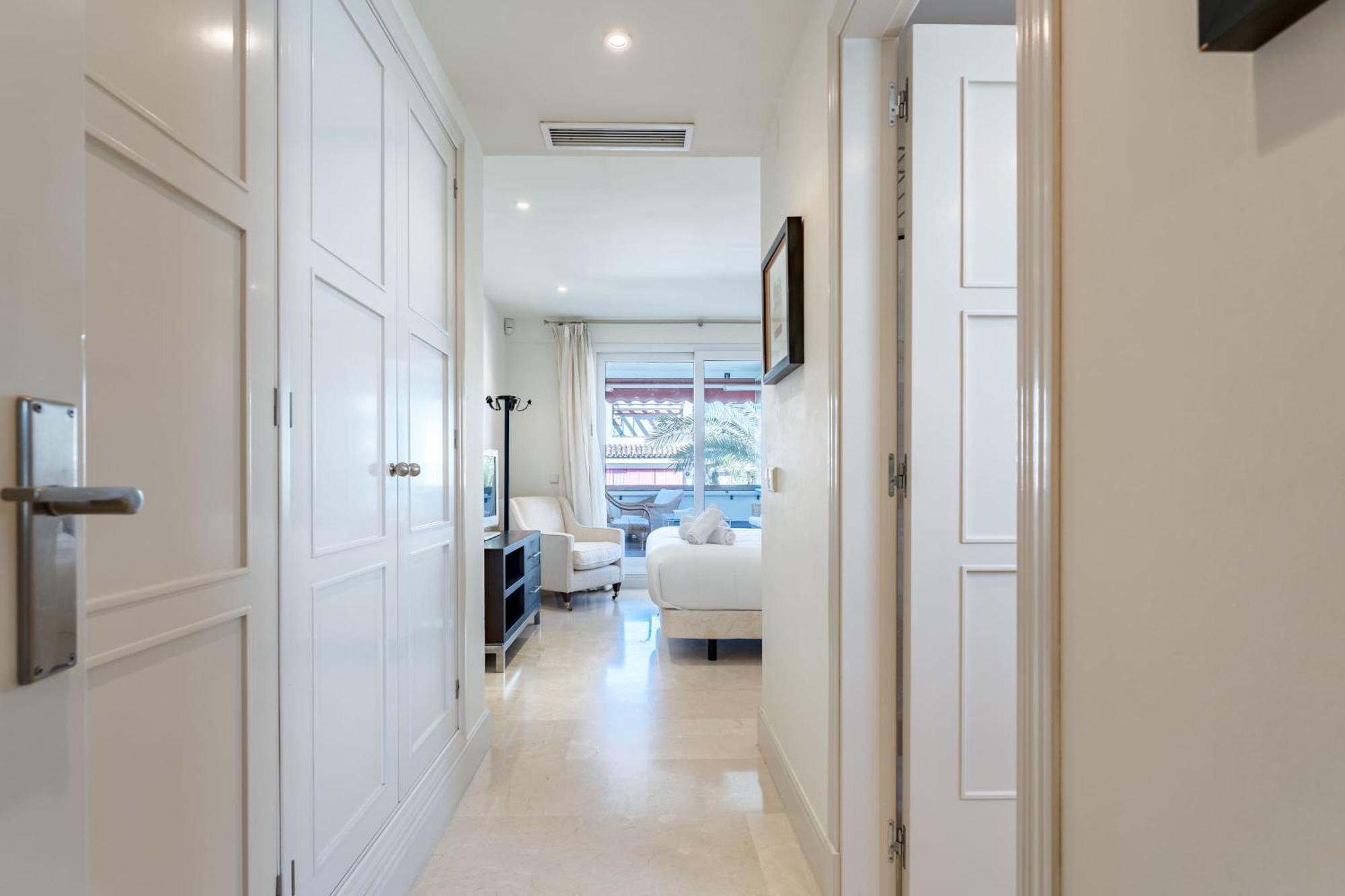 Appartement Canas In The Golden Mile With Private Parking, Perfect Location! *