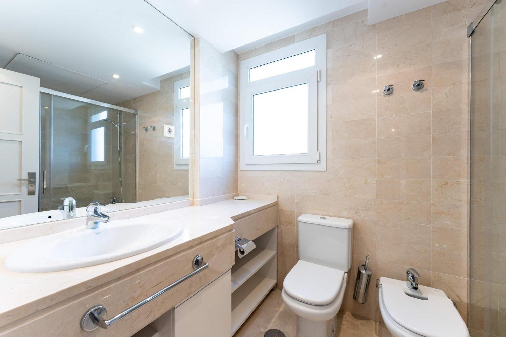 Canas In The Golden Mile With Private Parking, Perfect Location! Appartement *