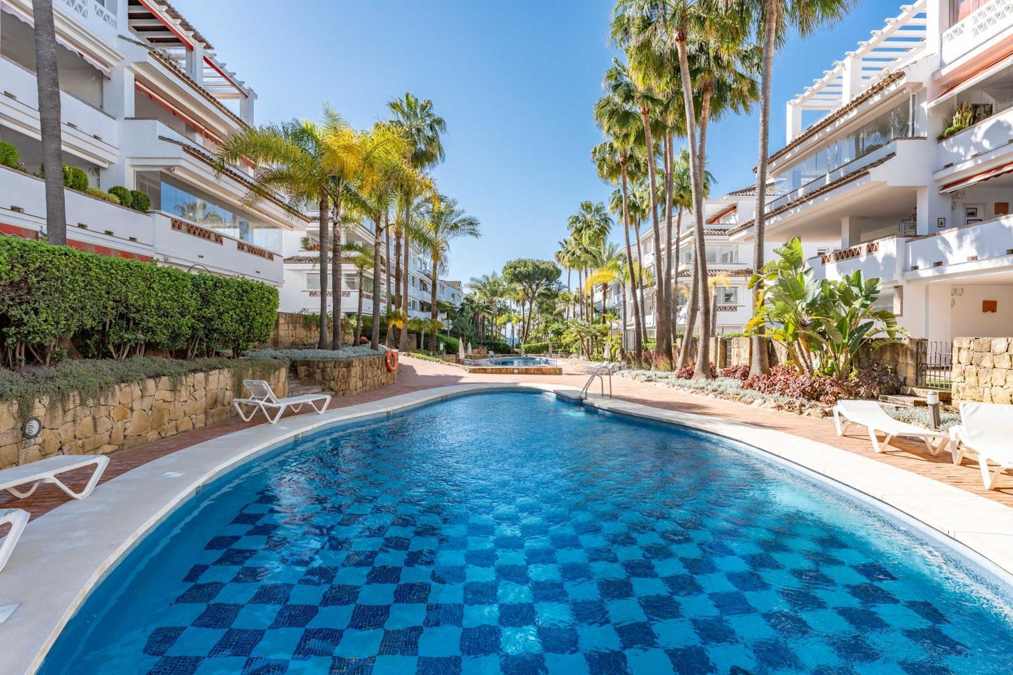 Canas In The Golden Mile With Private Parking, Perfect Location!