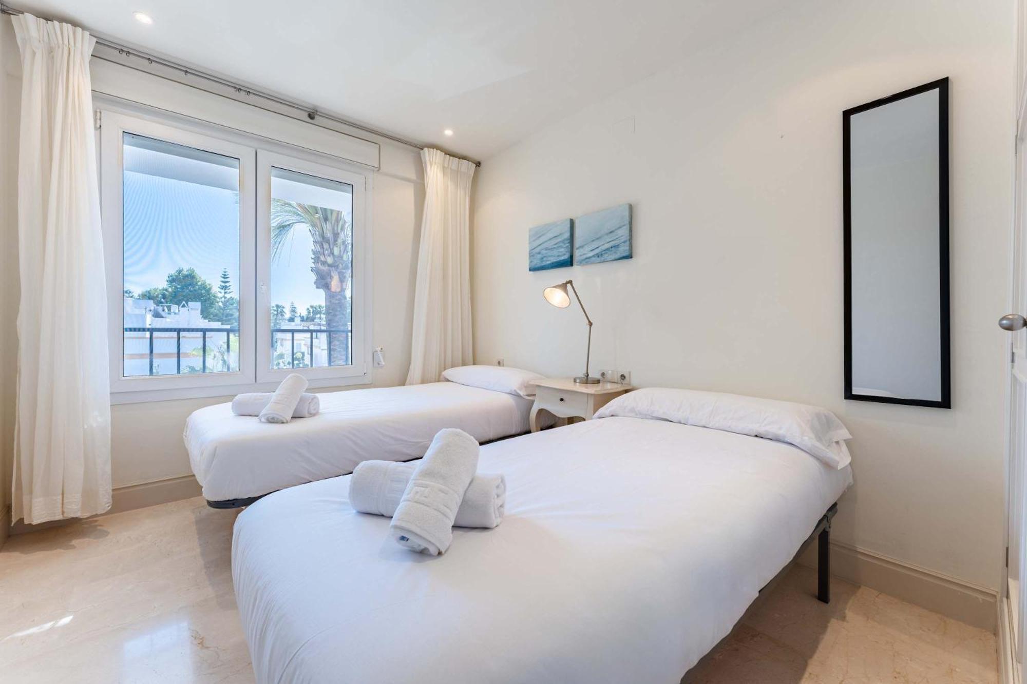 Appartement Canas In The Golden Mile With Private Parking, Perfect Location! *