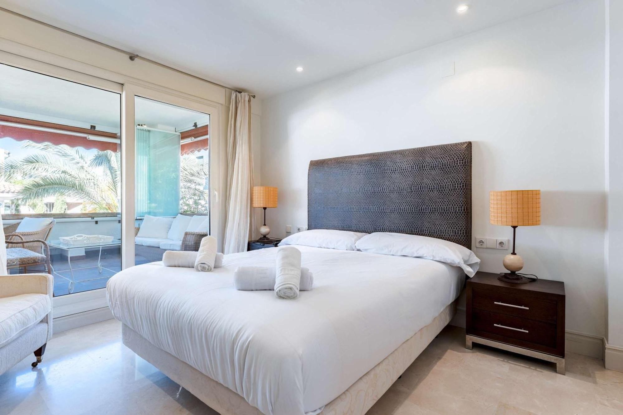 Canas In The Golden Mile With Private Parking, Perfect Location! *