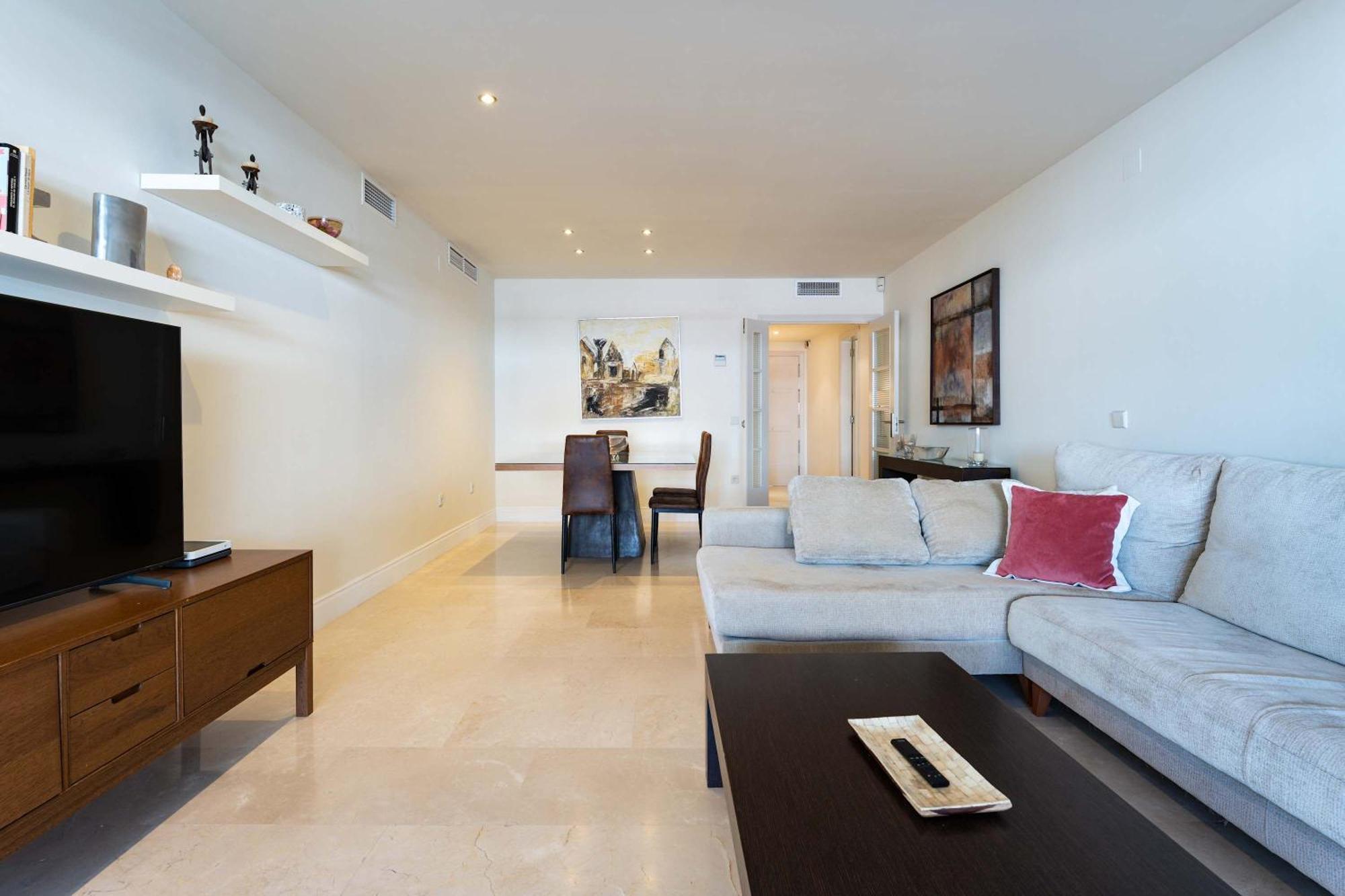 Canas In The Golden Mile With Private Parking, Perfect Location!