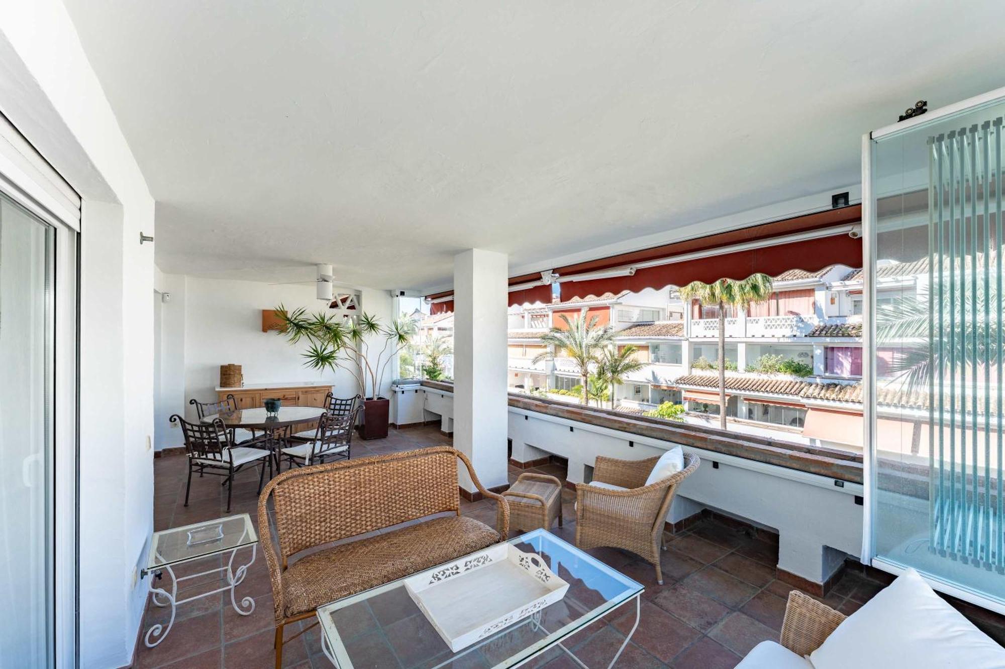 Canas In The Golden Mile With Private Parking, Perfect Location!