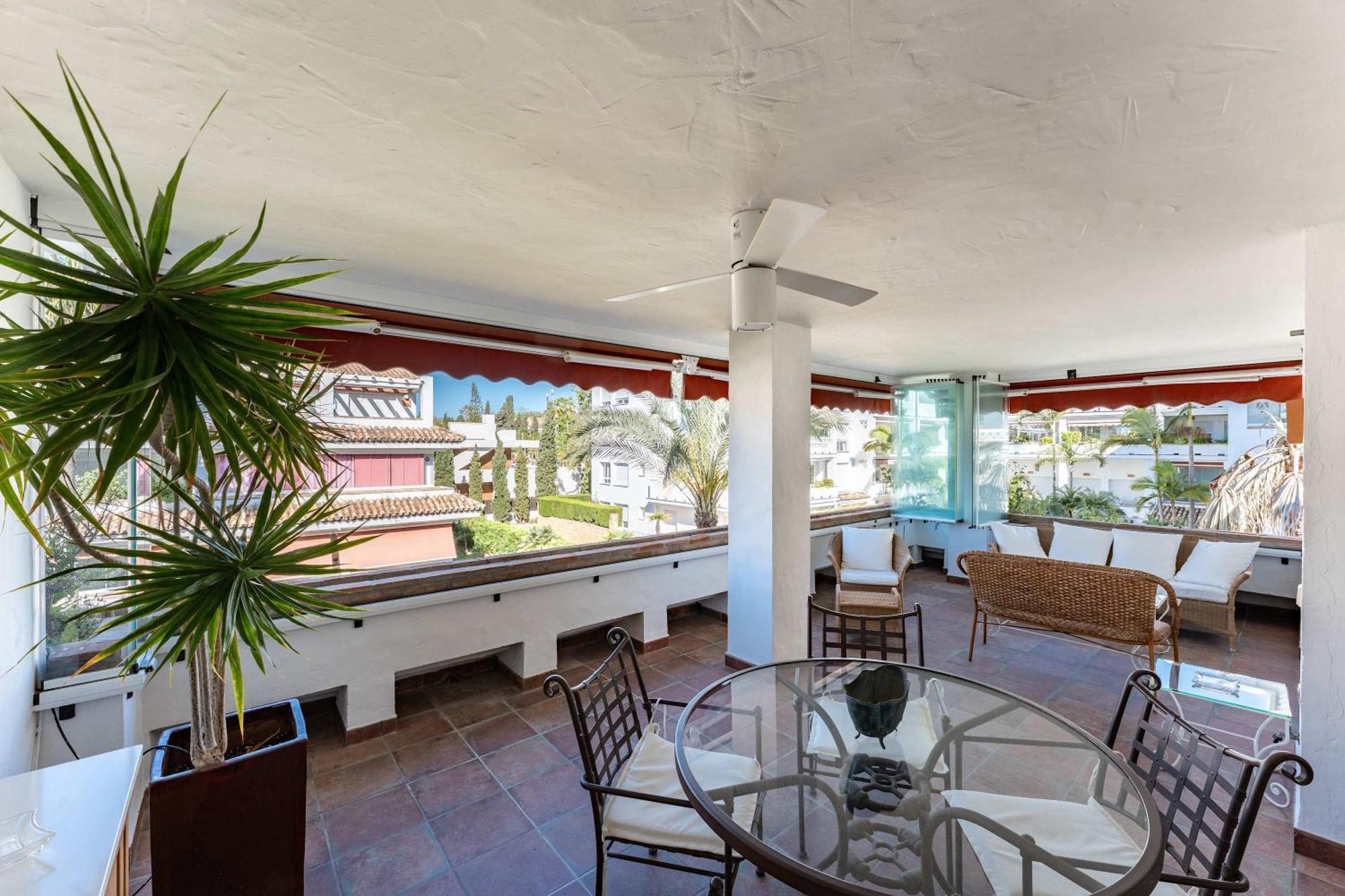 Appartement Canas In The Golden Mile With Private Parking, Perfect Location!