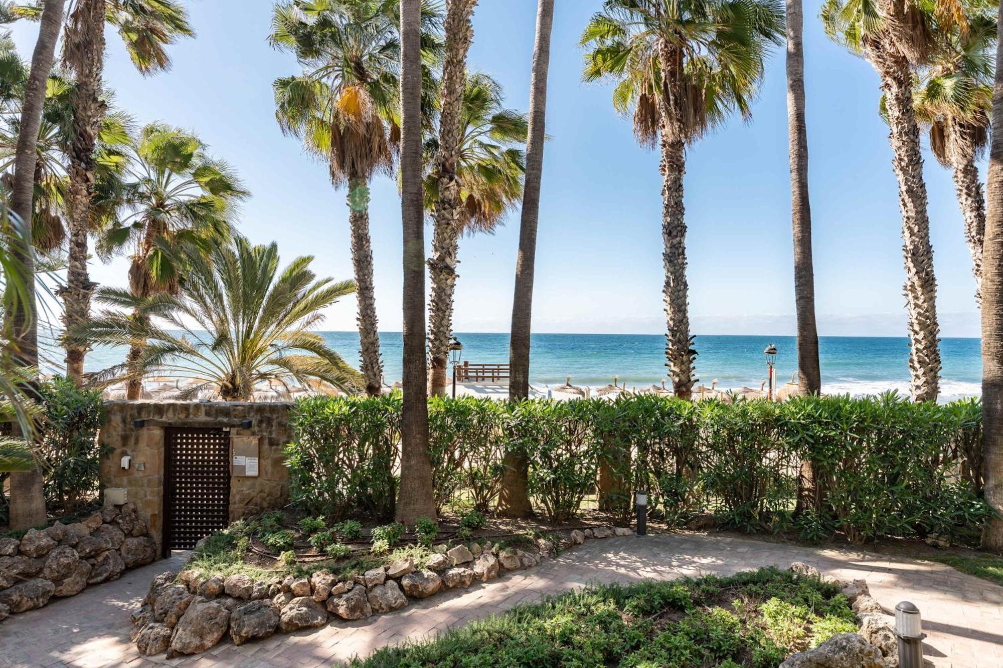 Canas In The Golden Mile With Private Parking, Perfect Location!